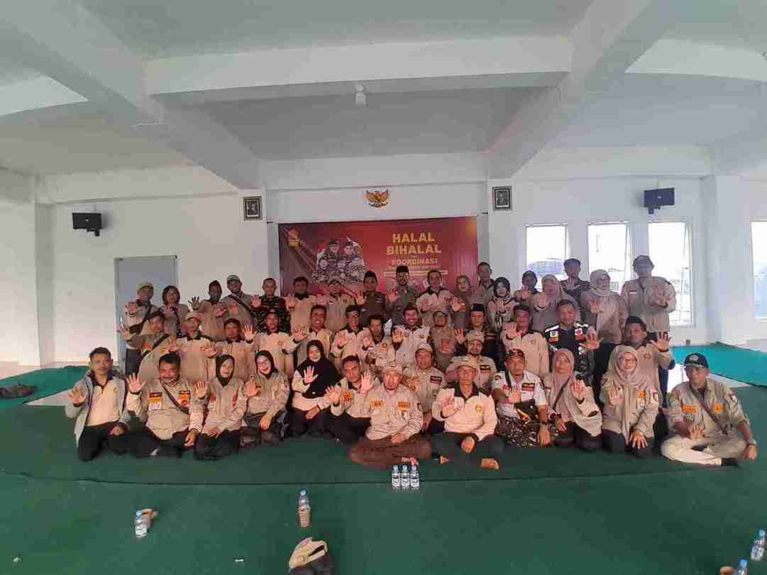 Anggota Basada Banser Kabupaten Malang saat halal bihalal dan pengobatan gratis di PCNU Pakisaji