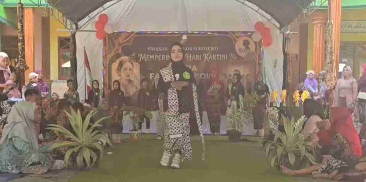 Siswi Al Abror Lakukan Fashion Show