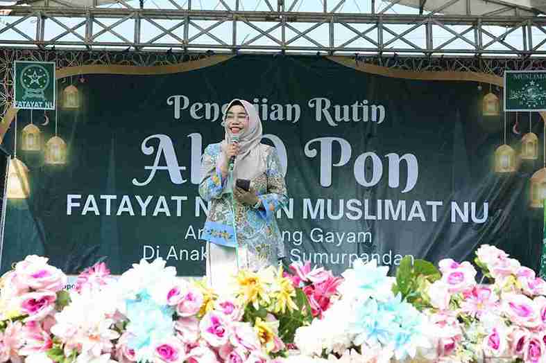 Cantika menyampaikan sambutan di pengajian Muslimat Fatayat NU
