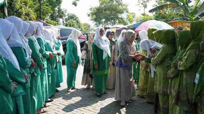 Kedatangan Cantika disambut kader Muslimat Fatayat NU Bojonegoro