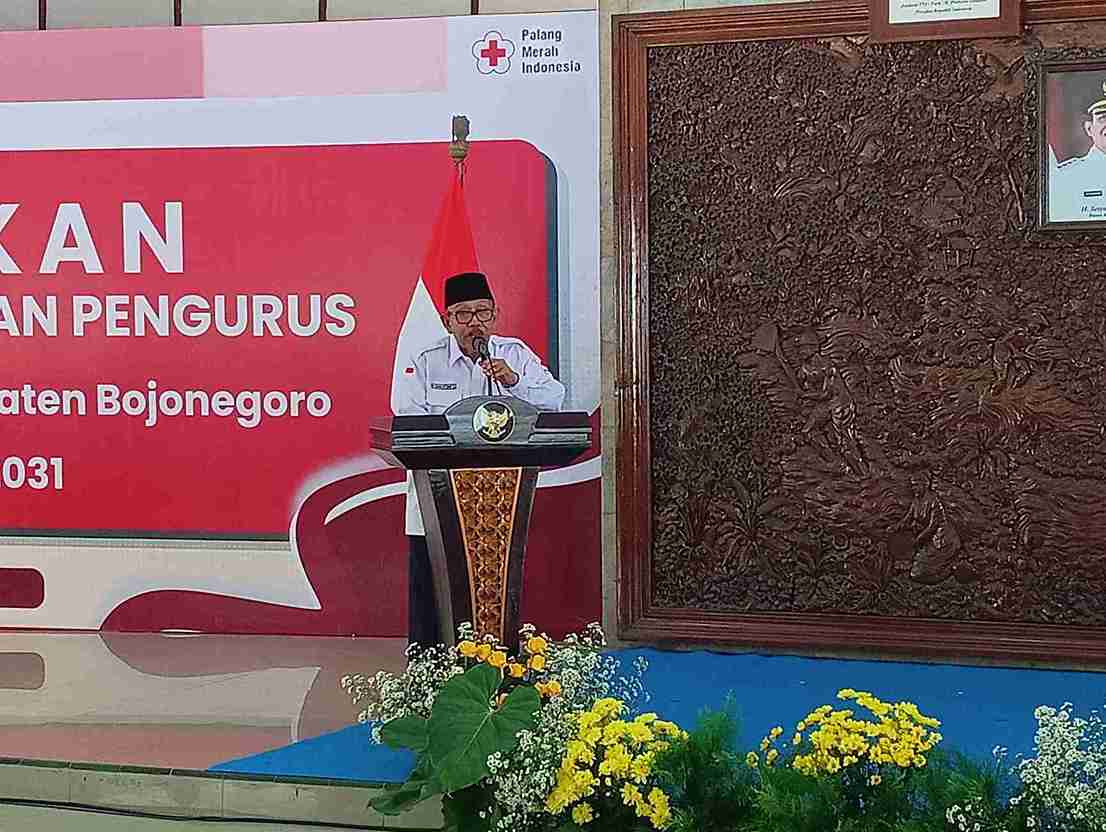 Imam Utomo Ketua PMI Jatim menyampaikan sambutan acara Pelantikan Pengurus PMI Bojonegoro
