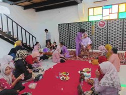 Halal Bihalal dan Peringatan Hari Kartini, Forum IKM Jatim Bojonegoro Gelar Beauty Class Bersama La Tulip