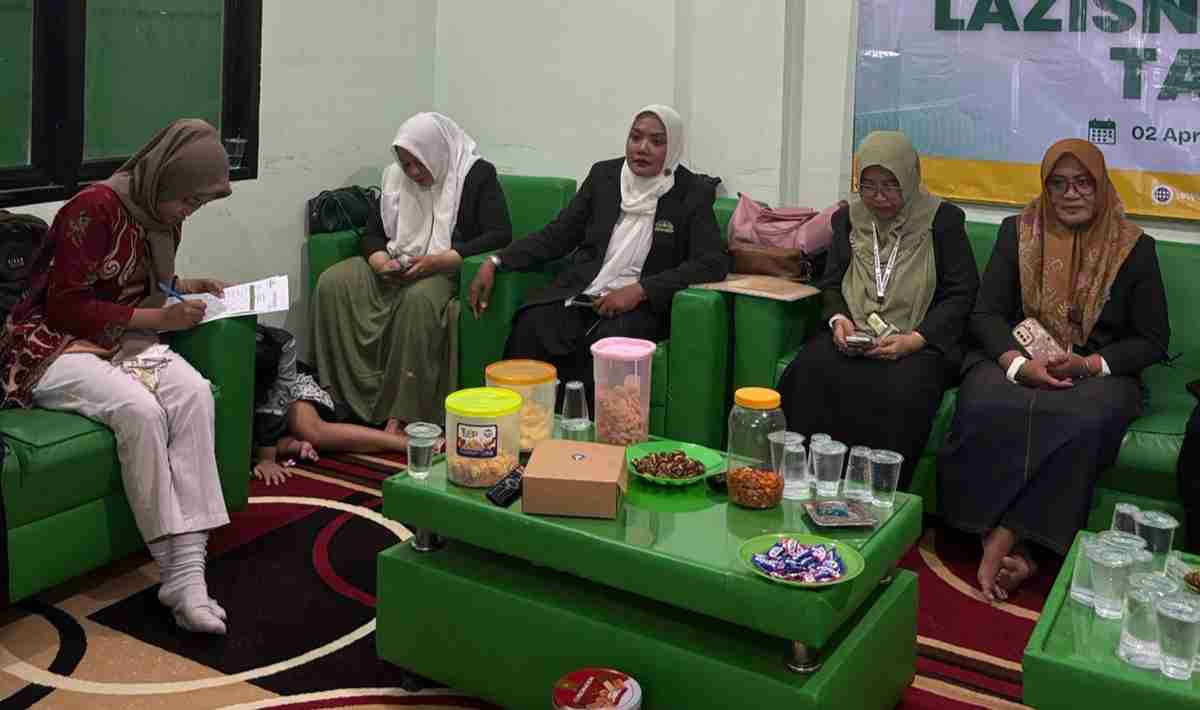Peserta pelatihan manajemen LAZISNU Tuban mengikuti kegiatan peningkatan kapasitas di ruang rapat