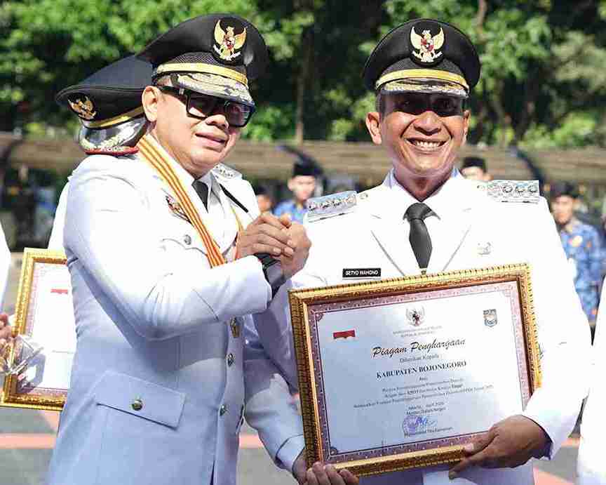 Bupati Bojonegoro Setyo Wahono menerima penghargaan kinerja pemerintahan terbaik nasional 2025