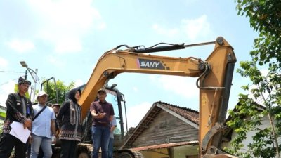 Wabup Bojonegoro Nurul Azizah sidak proyek BKKD 2025 di desa