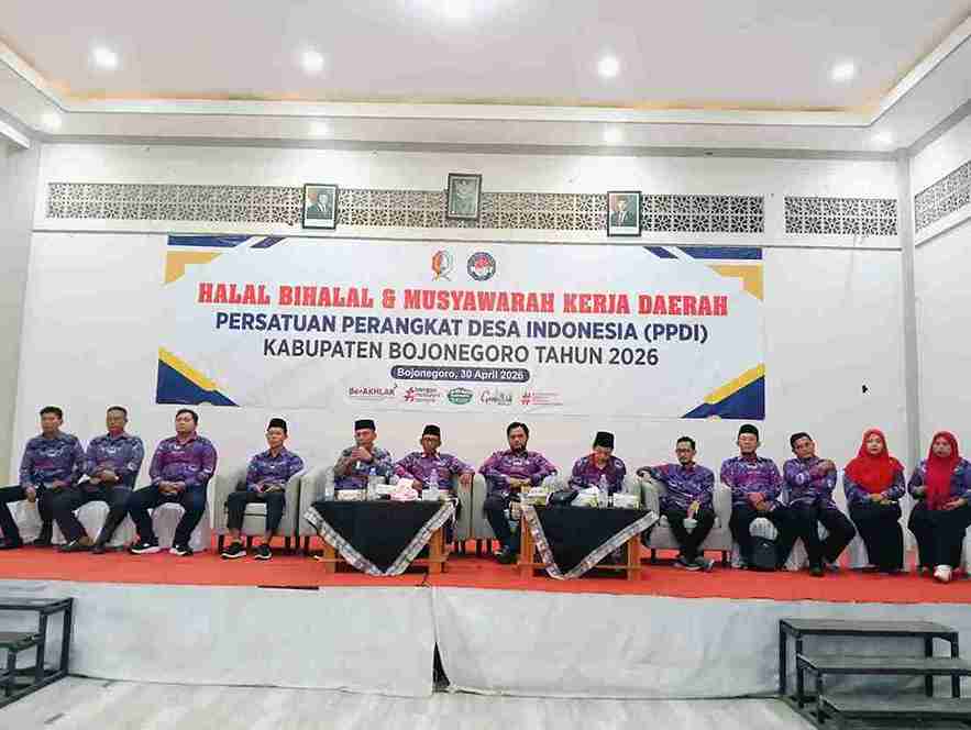 Pengurus PPDI Kabupaten Bojonegoro saat menggelar halal bihalal dan Muskerda 2026 di Bojonegoro
