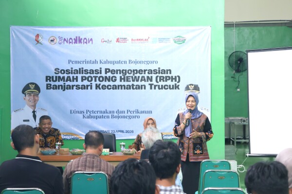 Wakil Bupati Bojonegoro Nurul Azizah saat memberikan sambutan pada sosialisasi pengoperasian RPH Banjarsari di Trucuk