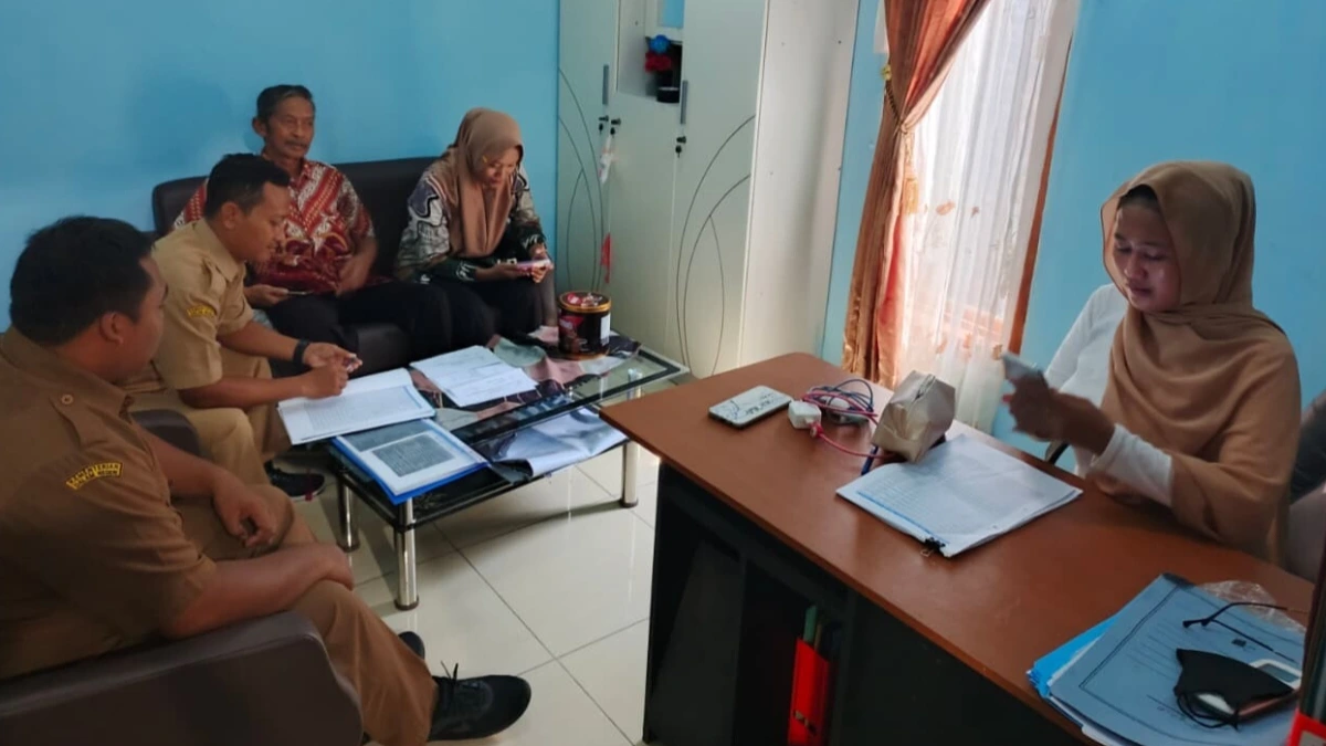 ASN Bojonegoro melakukan verifikasi dan validasi lapangan data DTSEN di tingkat desa