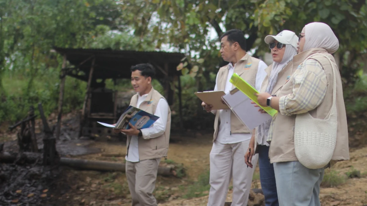 Tim LPPM IKIP PGRI Bojonegoro melakukan cek lokasi wisata di Kedewan