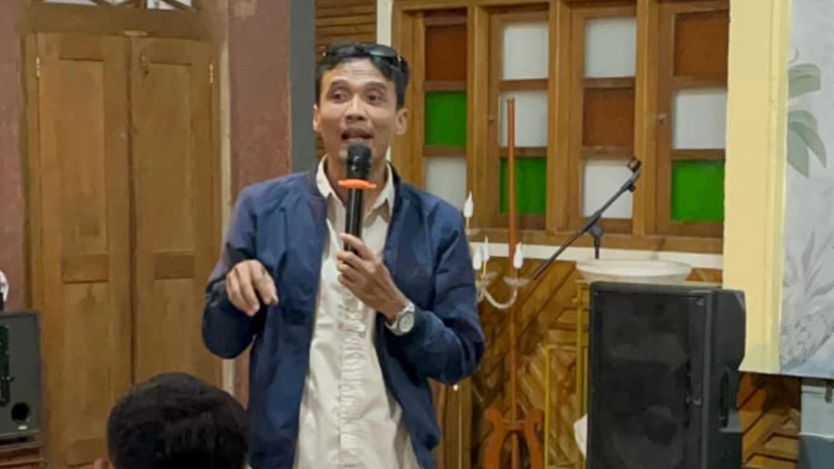 Kustaji Ketua SMSI Bojonegoro menyampaikan pandangan tentang kondisi pers dan demokrasi