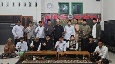 Pengurus RMI NU Bojonegoro saat silaturahim dan pernyataan sikap di Ponpes Al Usmaniy Sugihwaras
