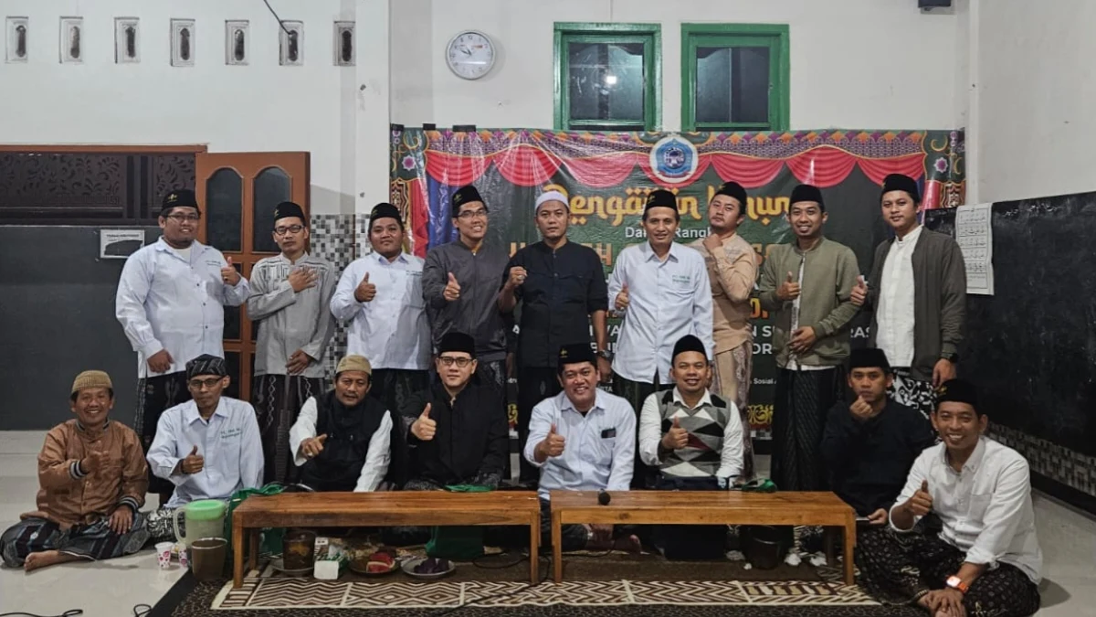 Pengurus RMI NU Bojonegoro saat silaturahim dan pernyataan sikap di Ponpes Al Usmaniy Sugihwaras