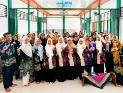 Tim Pengabdian UNUGIRI Gandeng Wali Murid MI Nurul Hidayah Sugihwaras Cegah Cybercrime pada Anak