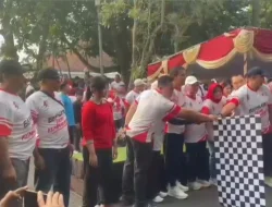 Ribuan Warga Meriahkan Jalan Sehat Peringatan Palang Merah Sedunia PMI Bojonegoro