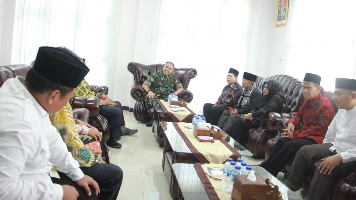 Pengurus FKUB Bojonegoro bersilaturahim dengan Dandim 0813 Bojonegoro di Makodim