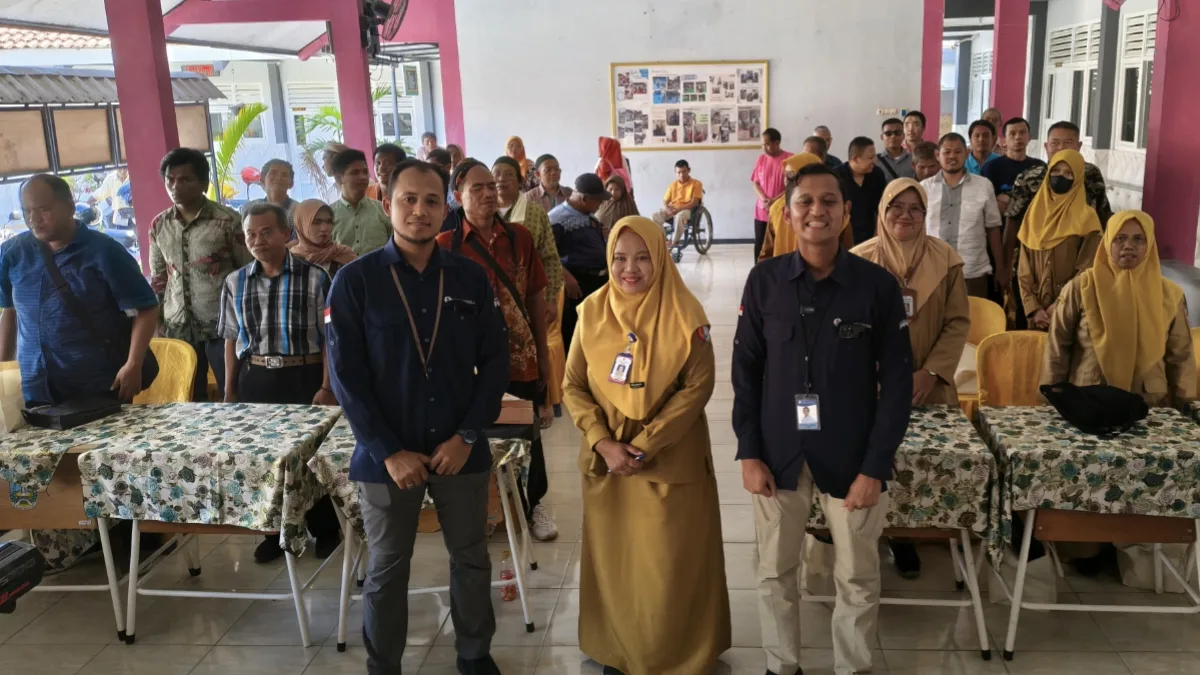 Peserta Pertuni Bojonegoro foto bersama usai edukasi CBP Rupiah bersama BI Jatim dan Dinsos Bojonegoro