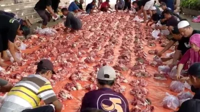 Masjid As-Syuhada Tandingoro Sembelih 8 Sapi dan 65 Kambing