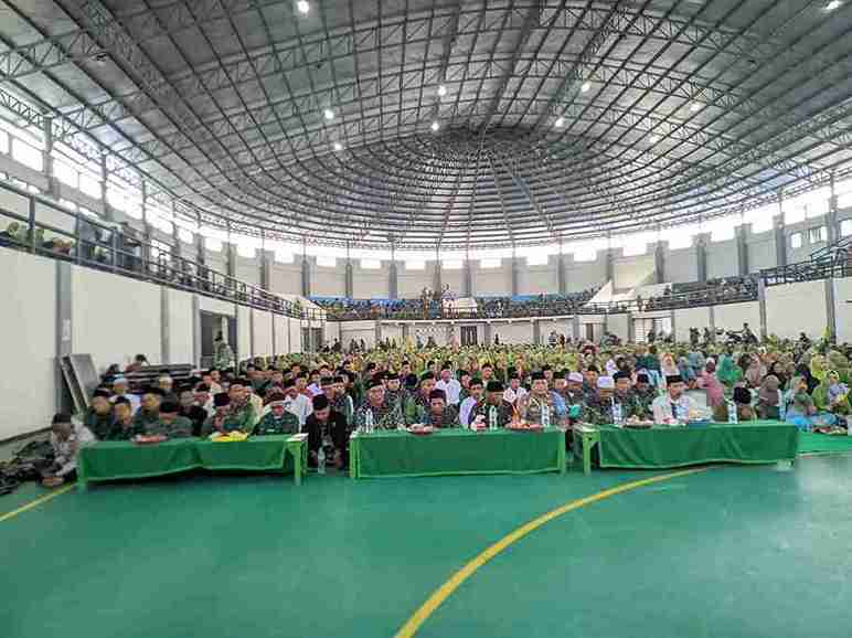 Khitmat suasana Turba PAC Muslimat NU dan Naharul Ijtima’ MWCNU Tambakrejo di GOR Tambakrejo yang turut diamankan Banser.