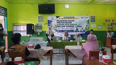 Pelatihan dasar pertukangan dinding bata ringan inklusif gender di Balen Bojonegoro