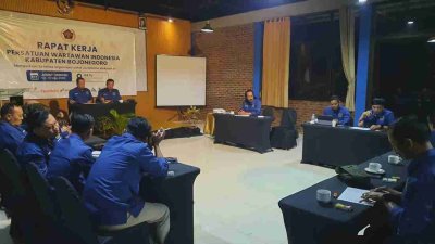 Rapat kerja PWI Bojonegoro di Malang membahas program organisasi dan profesionalisme wartawan