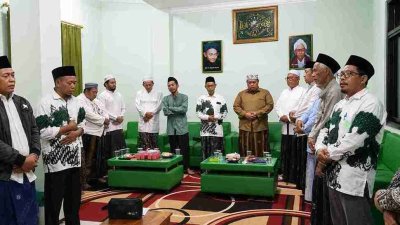 Pengurus Syuriyah dan Tanfidziyah PCNU Tuban saat rapat harian membahas hasil turba dan penguatan organisasi NU