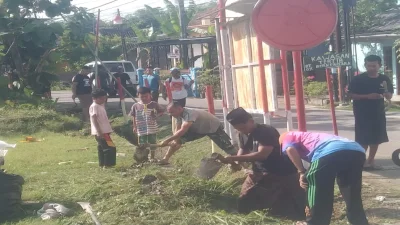 RT 07 dan RT 08 Sumbertlaseh Gelar Kerja Bakti Demi Lingkungan Sehat