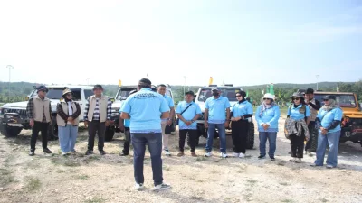 Peserta simulasi KaGeT Bojonegoro mengikuti briefing jelajah geopark di Kecamatan Kedewan