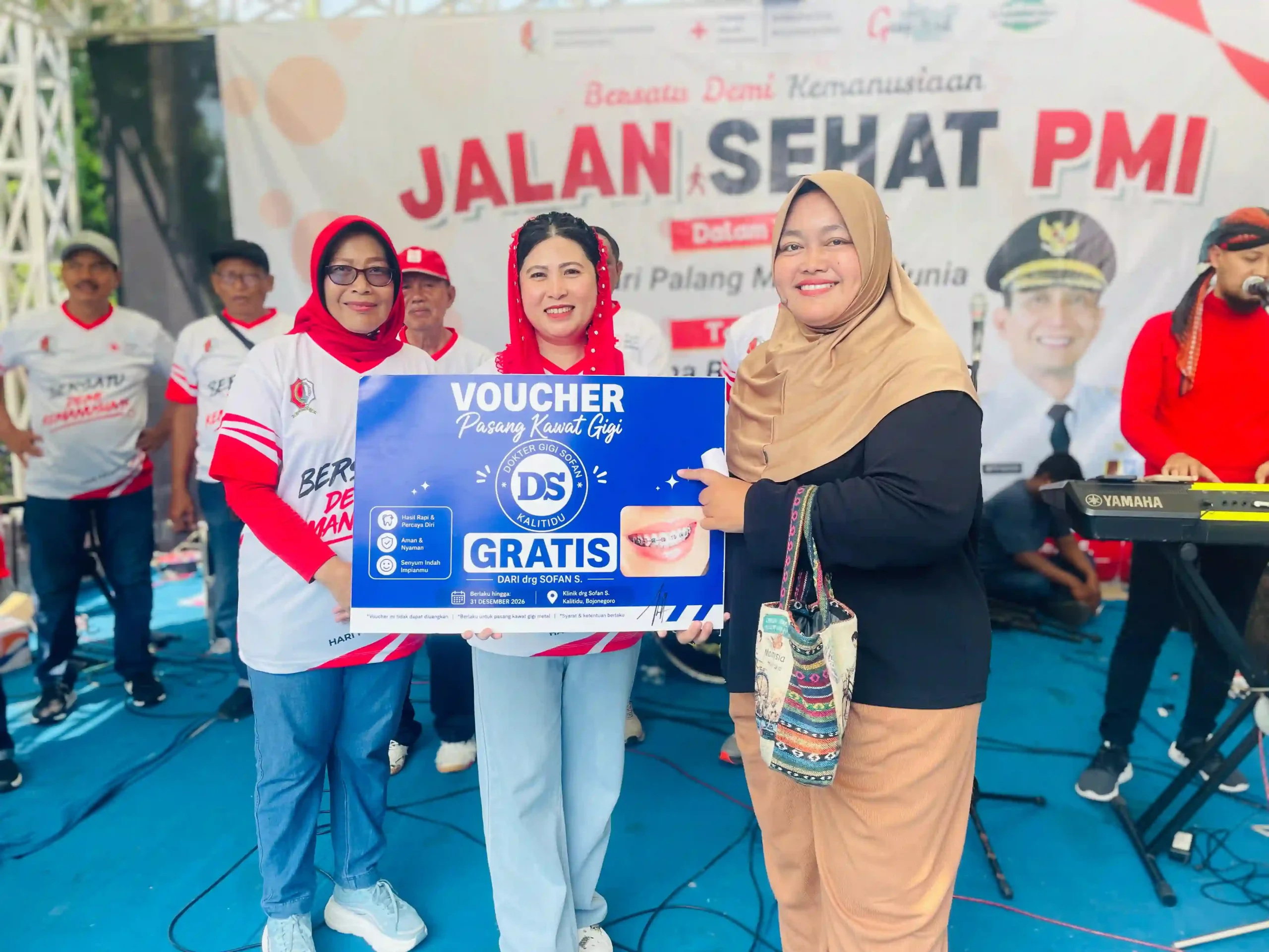Penerima voucher pemasangan kawat gigi gratis di HUT PMI Bojonegoro