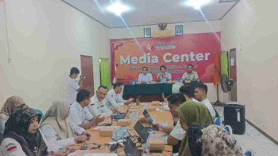 Suasana kegiatan peningkatan kapasitas SDM Bawaslu Bojonegoro di Media Center