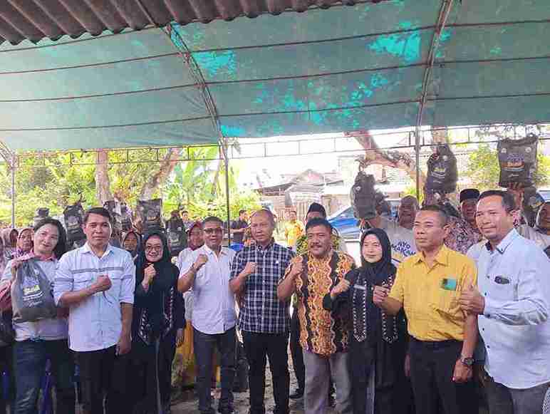 Eko Wahyudi foto bersama peserta Safari Gemarikan di Bojonegoro