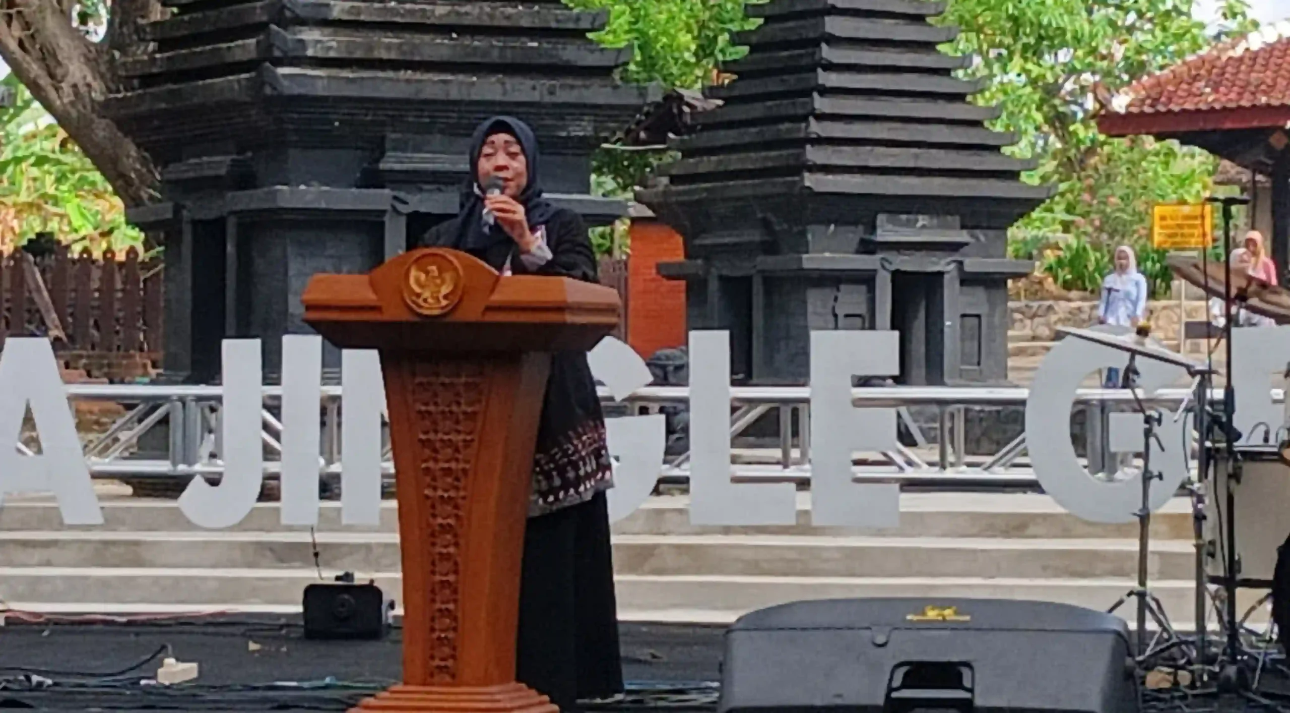 Kepala Disbudpar Bojonegoro Elzadeba Agustina memberikan sambutan pada Grand Final Jingle Geopark
