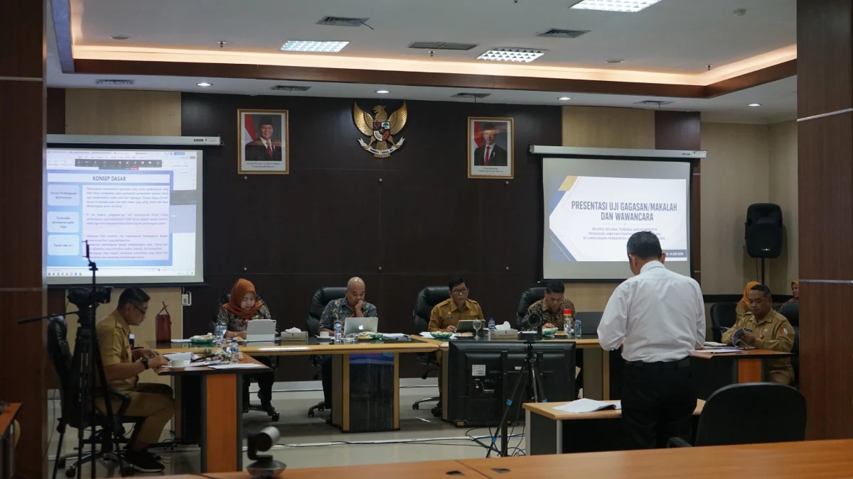 Peserta mengikuti wawancara dan presentasi makalah dalam seleksi terbuka JPT Pratama Kabupaten Bojonegoro tahun 2026.