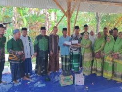 Ranting NU Kunci dan Ranting NU Dander Serahkan Donasi untuk Munari saat Slametan Rumah Baru