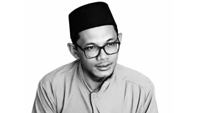 K. Ahmadi Ilyas Ketua LBM Kesan Langitan dan Tim Perumus LBM PCNU Bojonegoro serta Pengasuh Ponpes Darul Ma'arif