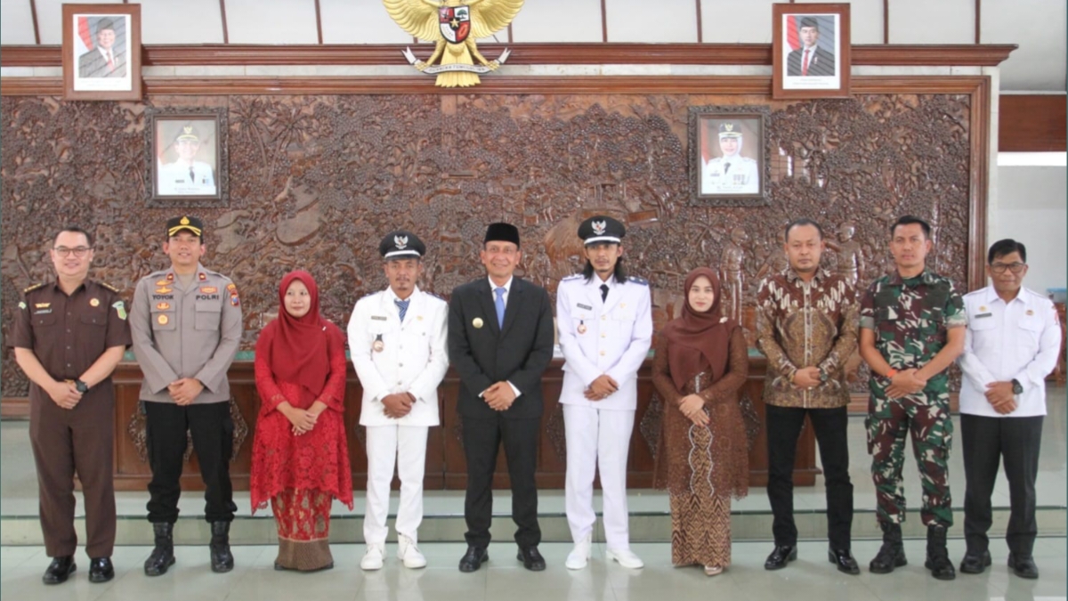 Bupati dan Forkopimda Photo bersama dengan Kades Terlantik