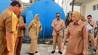 Wabup Bojonegoro Nurul Azizah meninjau kondisi RPH Banjarsari terkait keluhan bau limbah warga