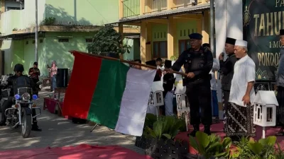 Danq Brimob Bojonegoro AKP Tohjoyo Buka Pawai Ta'aruf Ponpes Al-Rosyid dalam rangka Meriahkan Pergantian Tahun Baru Islam 1448 H