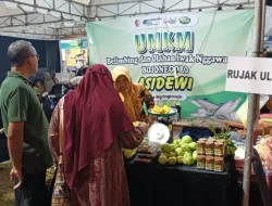 Penjual Rujak Buah Manfaatkan Stand Gratis di Bojonegoro Wastra Batik Festival 2026