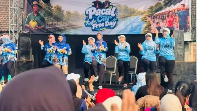 Kompak, Hj. Cantika Wahono dan Hj. Nurul Azizah Hadiri Launching CFD Kali Pacal di Sukosewu