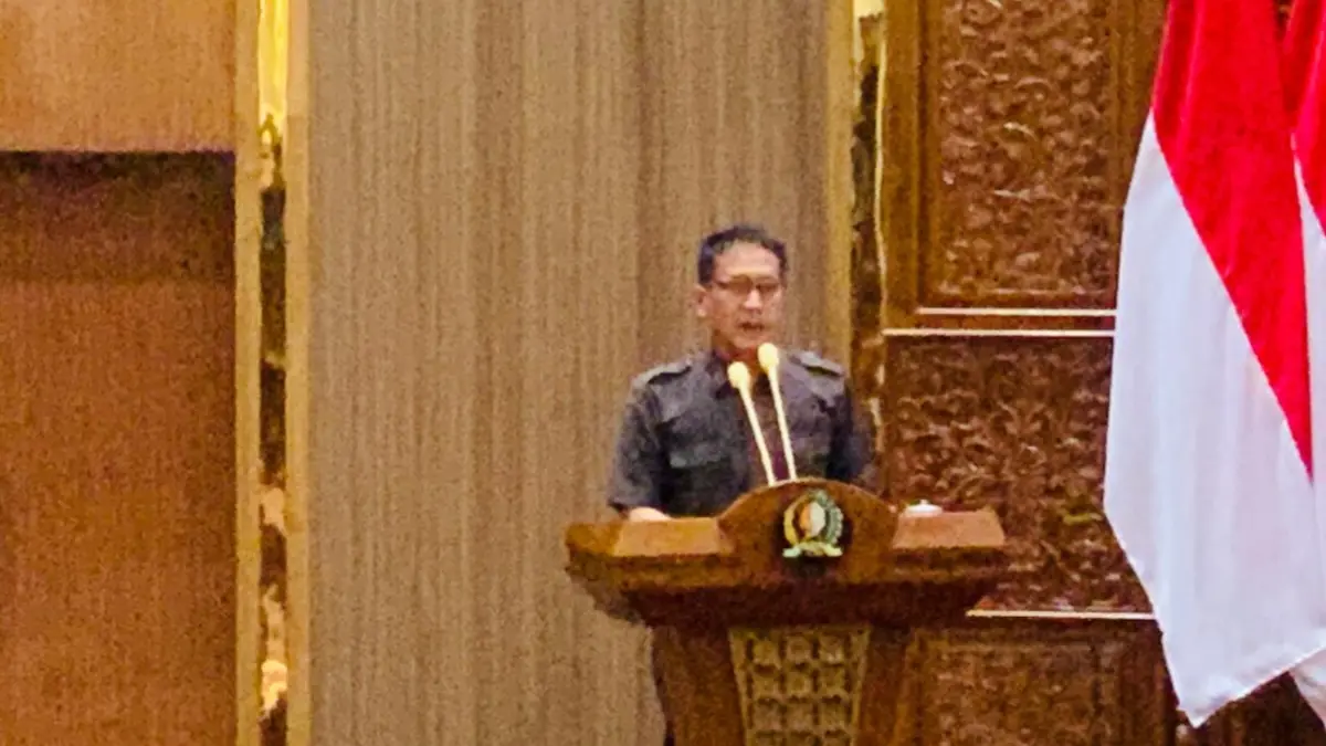 Bupati Bojonegoro menyampaikan jawaban atas pandangan umum fraksi DPRD dalam rapat paripurna pertanggungjawaban APBD 2025.