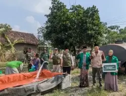 LAZISNU Bojonegoro dan MWCNU Kepohbaru Salurkan Air Bersih untuk Warga Terdampak Kekeringan