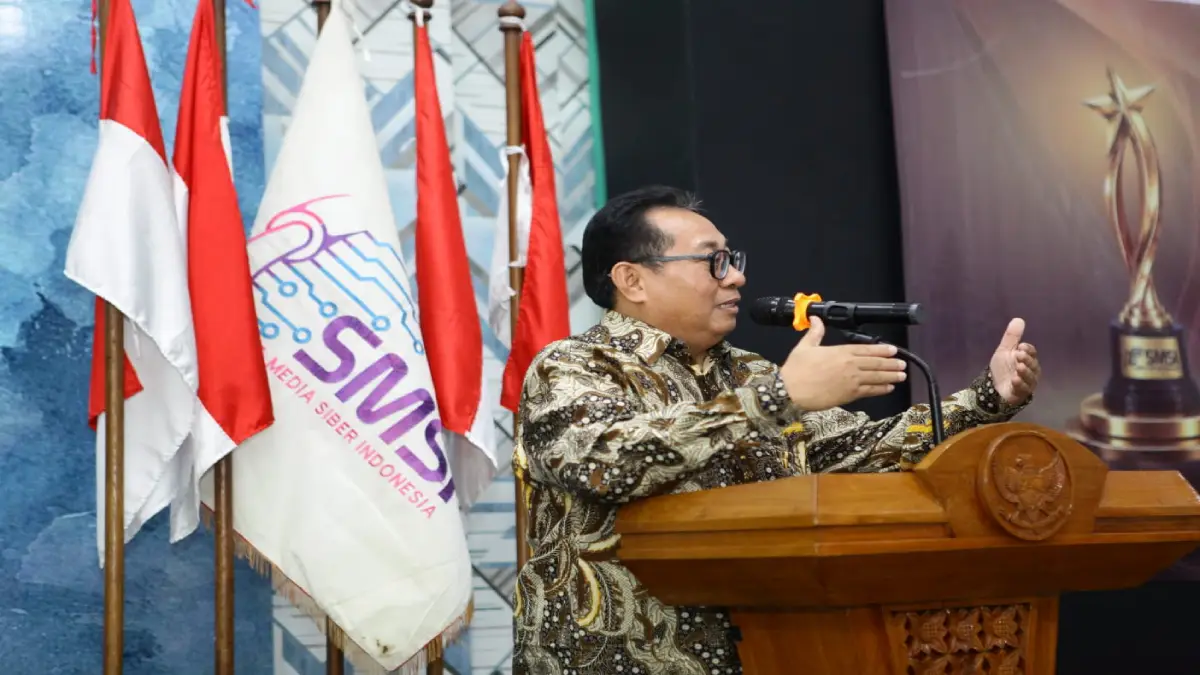 Ketua Umum SMSI Firdaus menyampaikan sambutan pada Malam Anugerah SMSI 2026 di Hall Dewan Pers Jakarta.