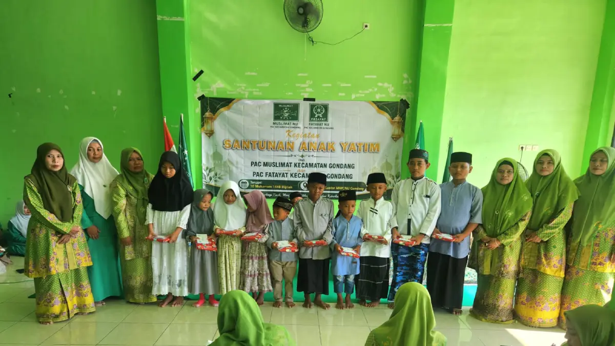 PAC Muslimat NU Gondang menyerahkan santunan kepada 95 anak yatim di Kantor MWCNU Gondang dalam rangka menyambut Tahun Baru Islam 1448 Hijriah.