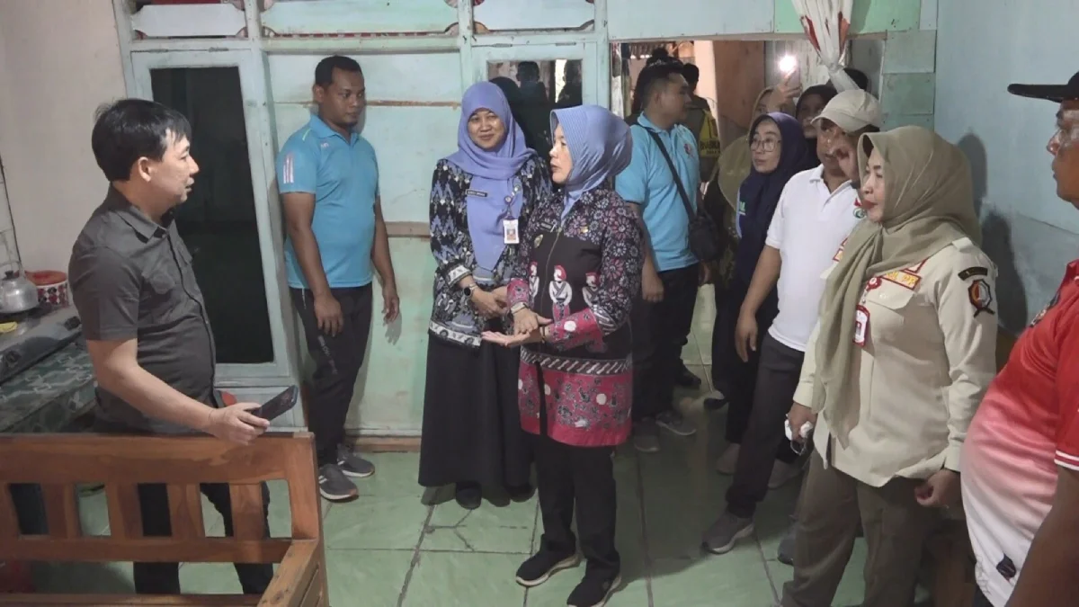 Wakil Bupati Bojonegoro Nurul Azizah melakukan sidak di warung yang diduga menjadi lokasi praktik prostitusi di Desa Pacing, Kecamatan Sukosewu.
