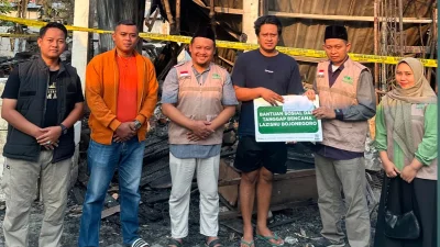 LAZISNU PCNU Bojonegoro Salurkan Santunan untuk Anggota Banser Korban Kebakaran di Campurejo