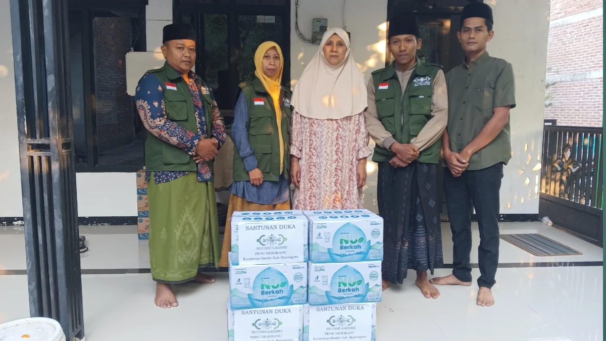 LAZISNU Mojoranu Salurkan Bantuan Air Mineral untuk Keluarga Berduka