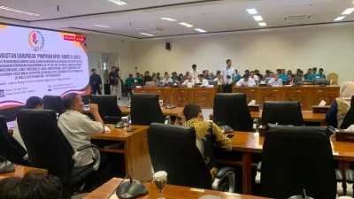 Suasana audiensi gabungan DPRD Bojonegoro membahas hak masyarakat terdampak Bendungan Karangnongko dan keberadaan 6.989 pohon jati.