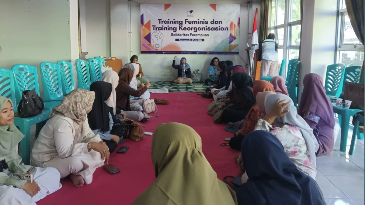 Musta'ana menyampaikan sambutan dalam pembukaan Training Feminis dan Training Keorganisasian Solidaritas Perempuan di Aula Rusunawa Bojonegoro.