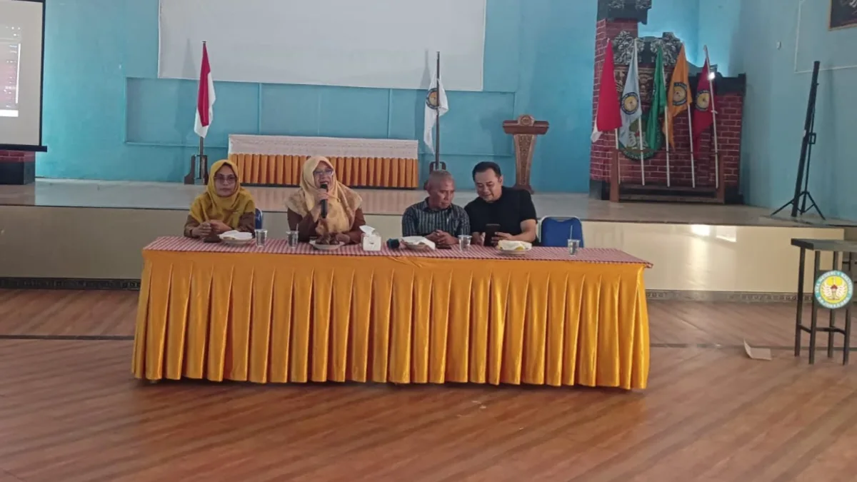 Musyawarah pembentukan Ikatan Alumni SMA Negeri 1 Kalitidu Bojonegoro (IKA SMANSAKABO) di Gedung Graha Wiyata Kusuma.