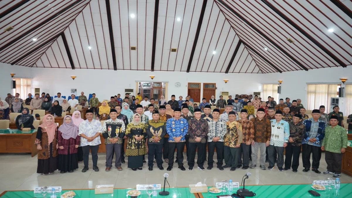 Bupati Setyo Wahono bersama Pengurus ICMI Orda Bojonegoro yang baru dilantik masa bakti 2026–2031 di Gedung Angling Dharma Bojonegoro.